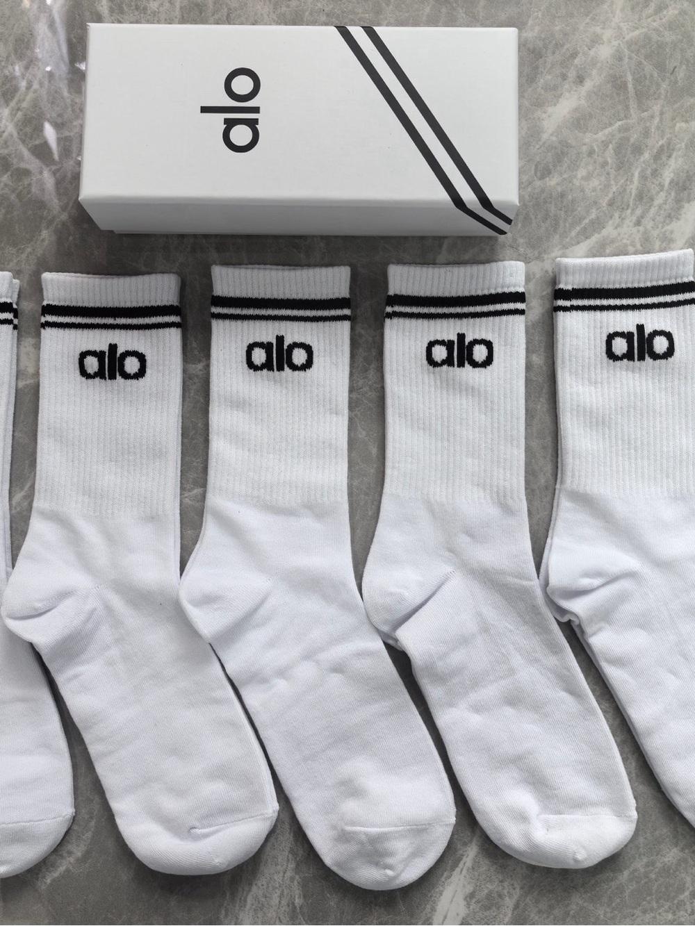 ALO Yoga White Crew Socks with Black Stripe and Logo - 5-Pack Look